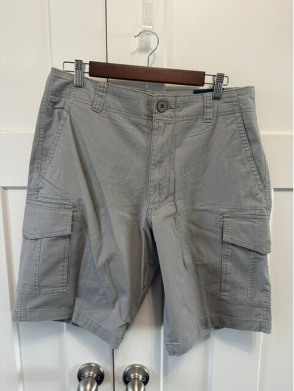 NWT Men's cargo gray shorts in size 32 (medium)  from Great Northwest
